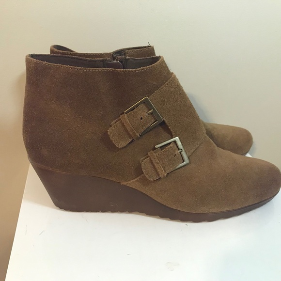Munro ‘Drew’ water resistant  suede wedge booties - Picture 1 of 16